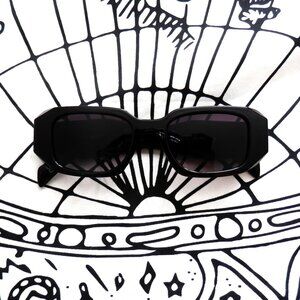 🎁  Chunky Black Sunglasses